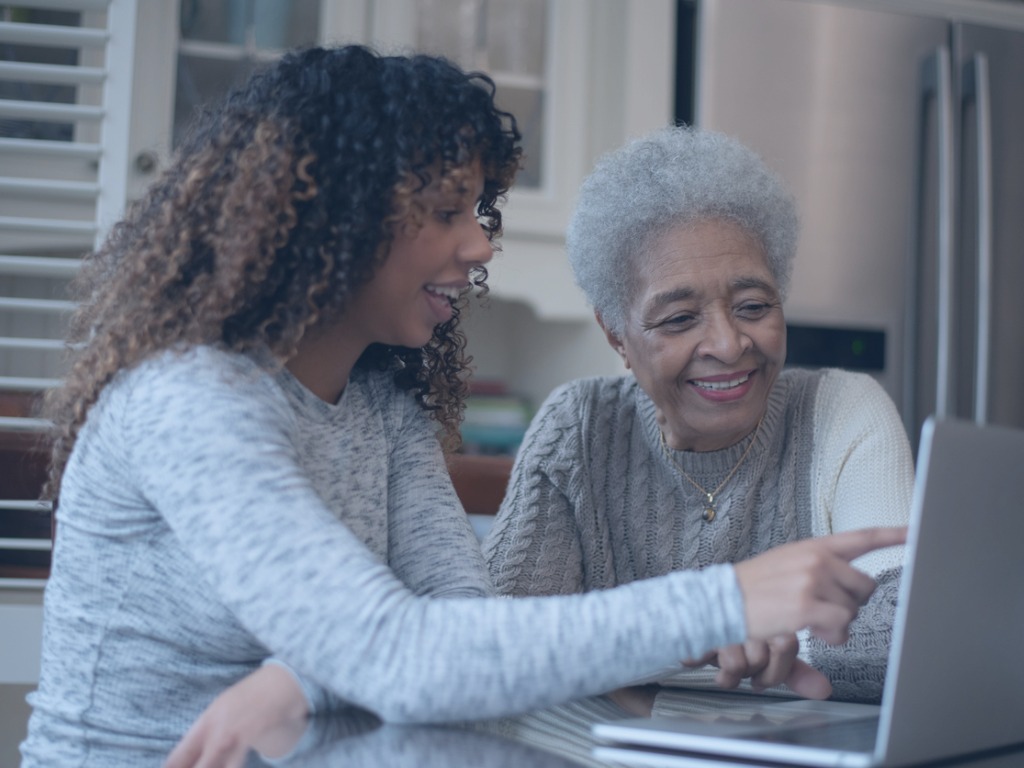 daughter-showing-senior-mother-how-to-video-chat-stock-photo-picture-id1186942331